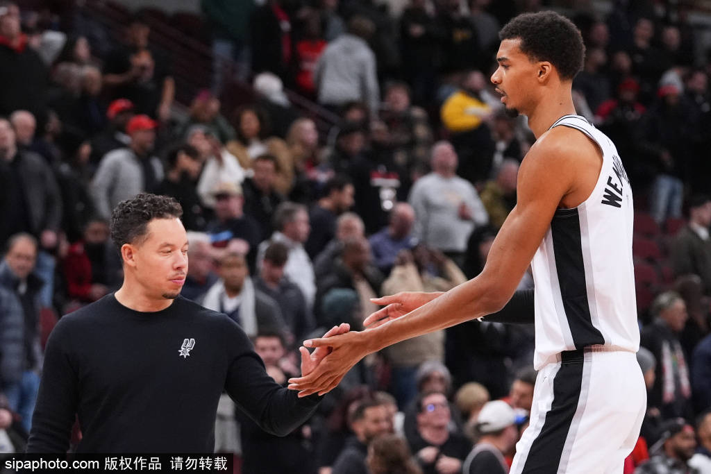 担弱侧篮板 担弱侧篮板